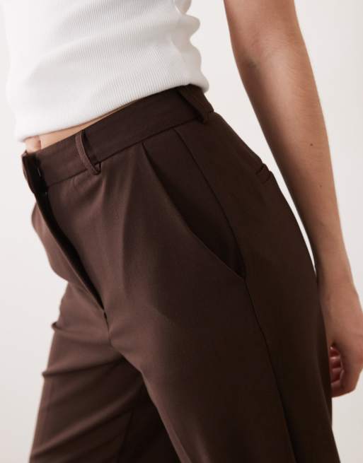 Pantalones de sastre marrón chocolate de corte acampanado ajustado de ASOS DESIGN, 4 de 5