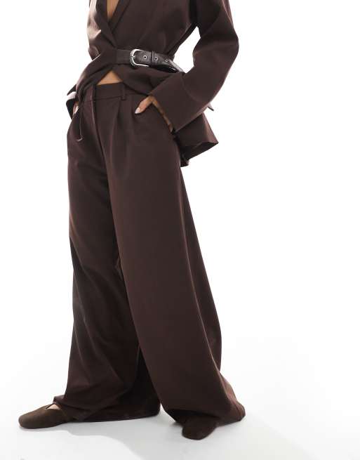 Pantalones de sastre marrón chocolate de pernera ancha de COLLUSION (parte de un conjunto), 4 de 5