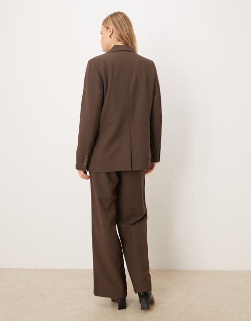 Pantalones de sastre marrón chocolate de pernera ancha y talle alto de YAS (parte de un conjunto), 2 de 5