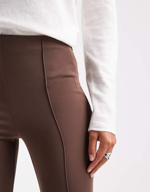Pantalones de sastre marrones de corte muy acampanado de ASOS DESIGN (parte de un conjunto), 3 de 5