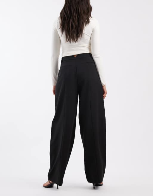 Pantalones de sastre negros de corte cocoon amplio con pinzas de ASOS DESIGN, 3 de 5