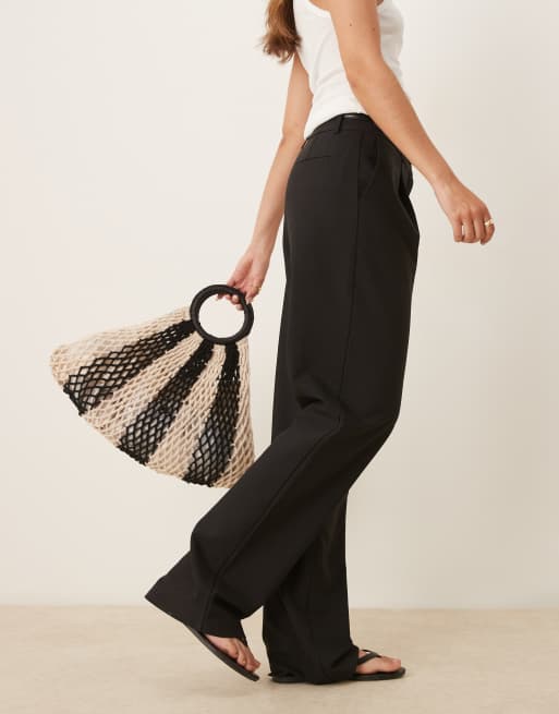 Pantalones de sastre negros de pernera recta con cinturón de cuero sintético de ASOS DESIGN, 3 de 5