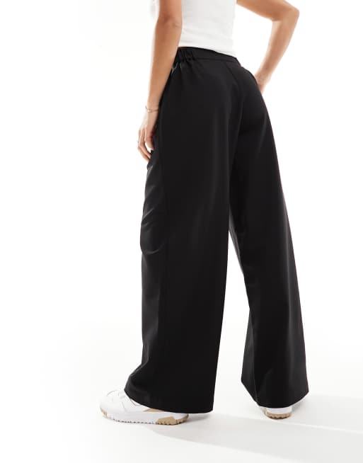 Pantalones de sastre negros de pernera recta holgada de ASOS DESIGN Petite, 5 de 5
