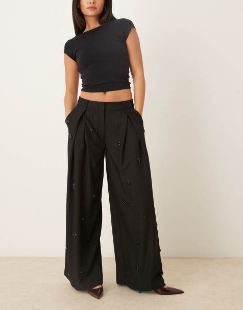 Pantalones de sastre negros de talle bajo con raya diplomática y abalorios de ASOS DESIGN - view 1