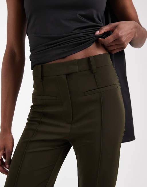 Pantalones de sastre negros lisos de corte pitillo acampanado de ASOS DESIGN Tall, 5 de 5