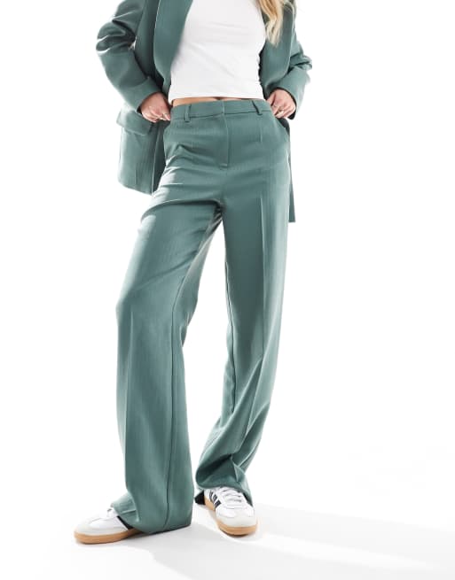 Pantalones de sastre verde bosque oscuro de pernera ancha con patrón de espiga de Vero Moda Tall (parte de un conjunto), 2 de 5
