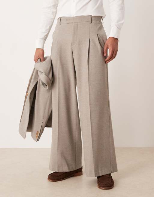 Pantalones de traje beis de corte suelto de franela de ASOS DESIGN, 2 de 5