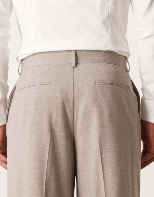 Pantalones de traje beis de corte suelto de franela de ASOS DESIGN, 4 de 5