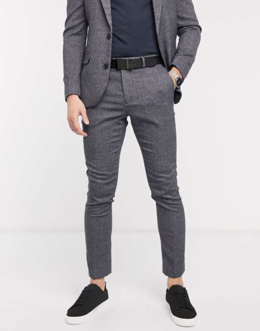 Traje texturizado en gris de New Look, 3 de 3