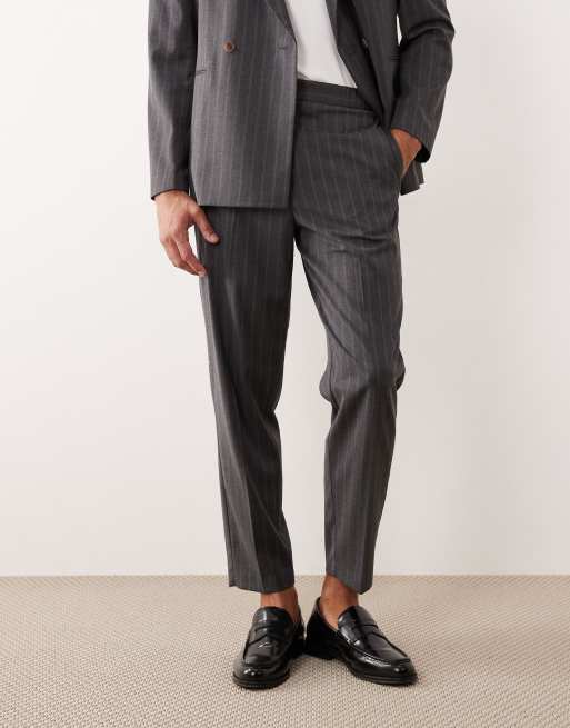 Pantalones de traje gris carbón de corte tapered holgado con raya diplomática de ASOS DESIGN, 2 de 5