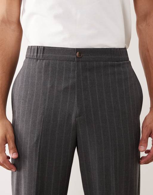 Pantalones de traje gris carbón de corte tapered holgado con raya diplomática de ASOS DESIGN, 5 de 5