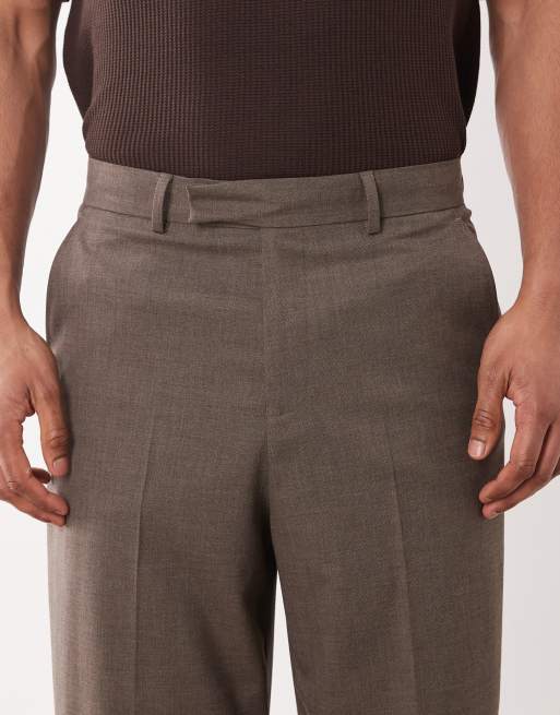 Pantalones de traje marrones de corte carrot de mezcla de lana de ASOS DESIGN, 4 de 5