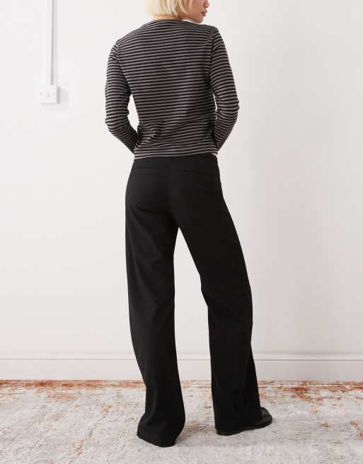 Pantalones de traje negros de corte acampanado con cremallera lateral de Weekday, 3 de 5