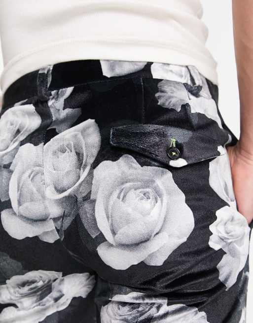 Pantalones de traje negros y grises de corte pitillo con estampado floral Lincoln de Twisted Tailor, 5 de 5
