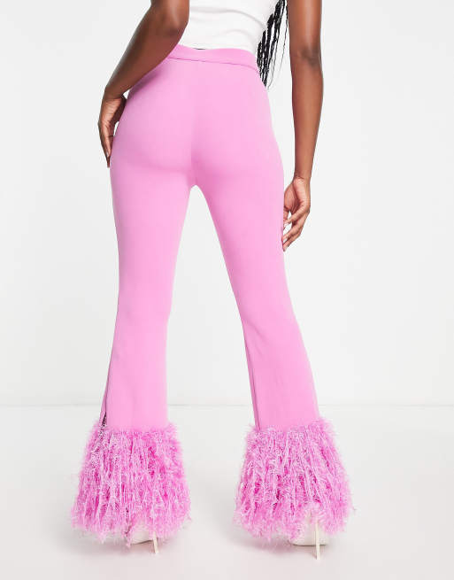 Pantalones de traje rosas con plumas sintéticas de ASOS LUXE, 2 de 4