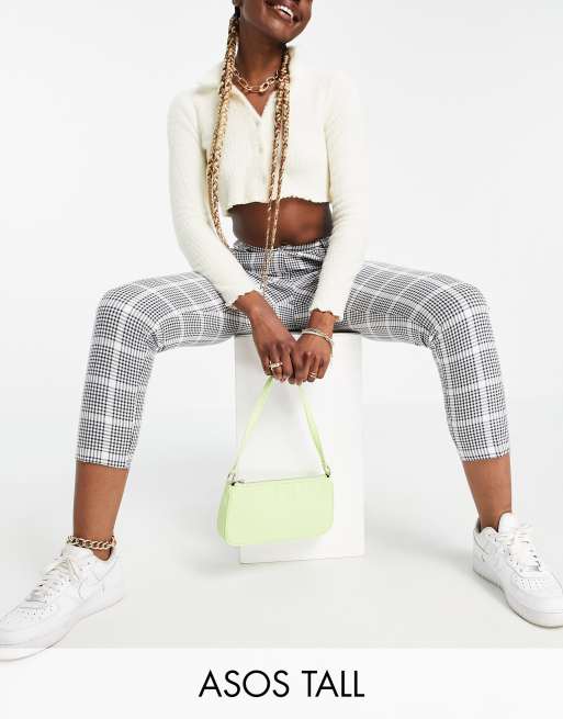 Pantalones de vestir a cuadros marfil tapered de sastre de ASOS DESIGN Tall