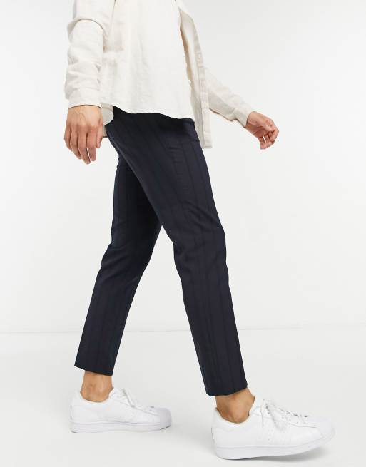 Pantalones de vestir azul marino a rayas finas ajustados por encima del tobillo de ASOS DESIGN