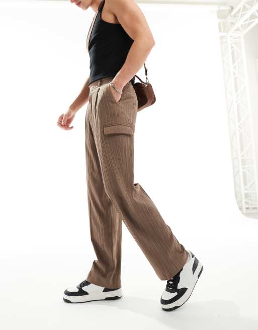 Pantalones de vestir cargo marrones de pernera ancha de tejido texturizado de ASOS DESIGN