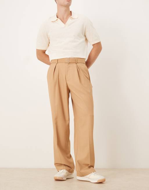 Pantalones de vestir color camel de pernera ancha con pinzas y cinturón de ASOS DESIGN, 2 de 5