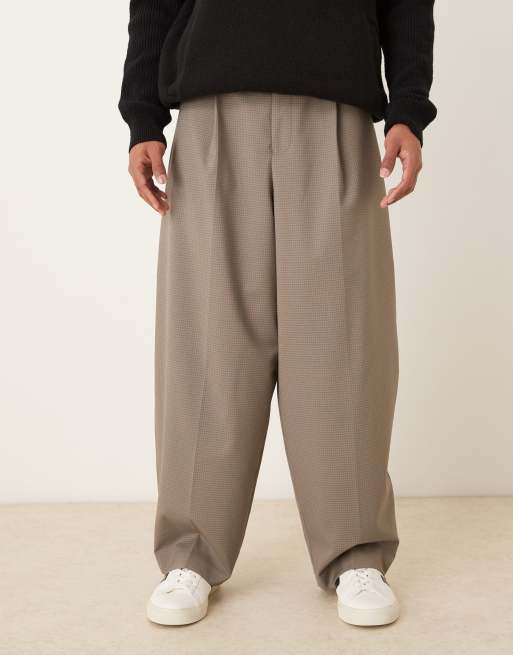 Pantalones de vestir color piedra a cuadros de corte tapered ancho con pinzas de ASOS DESIGN