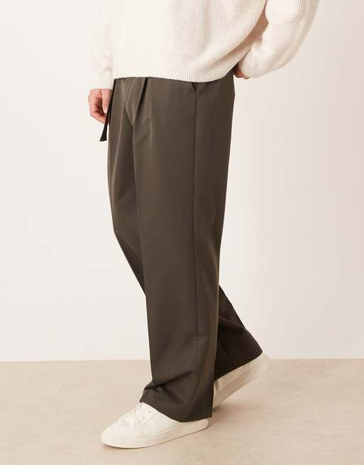 Pantalones de vestir gris carbón de pernera ancha con cinturón y pinzas de ASOS DESIGN, 2 de 5