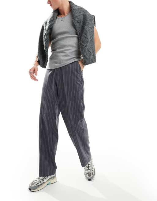 Pantalones de vestir gris carbón de pernera ancha y talle alto con raya diplomática de ASOS DESIGN