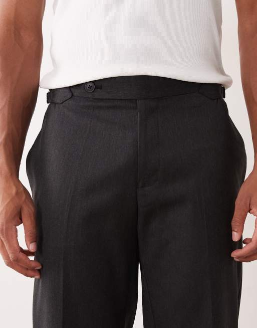 Pantalones de vestir grises de pernera recta con detalles laterales regulables de tejido microtexturizado de ASOS DESIGN, 4 de 5