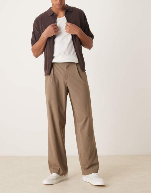Pantalones de vestir marrón claro de pernera ancha con pinzas delanteras de ASOS DESIGN, 2 de 5