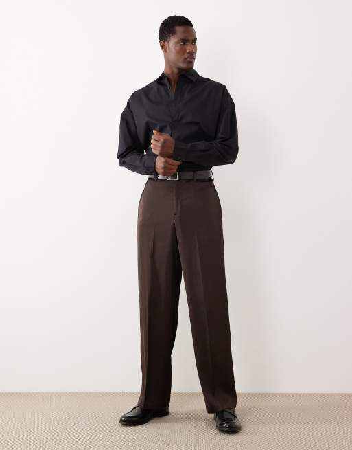 Pantalones de vestir marrón oscuro de pernera ancha de satén de ASOS DESIGN, 2 de 5