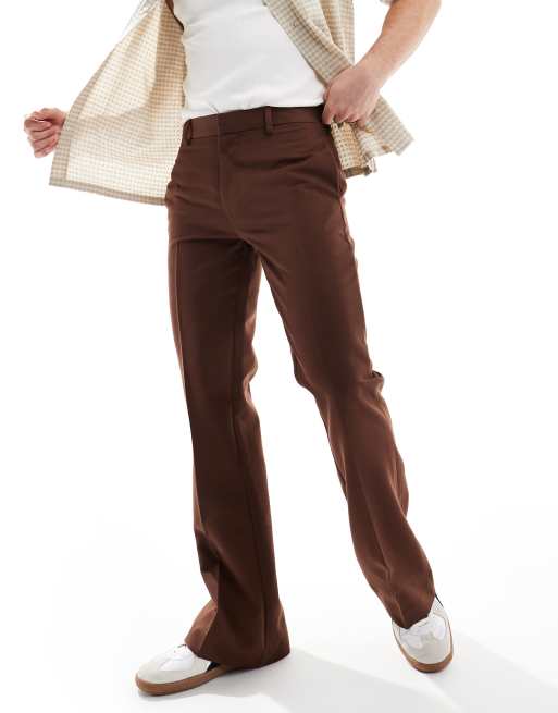 Pantalones de vestir marrones acampanados de ASOS DESIGN