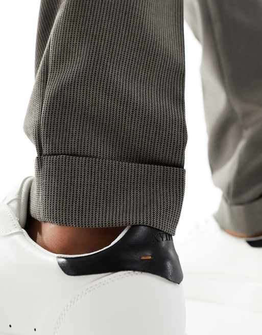 Pantalones de vestir marrones de corte tapered de tejido microtexturizado de ASOS DESIGN, 2 de 5