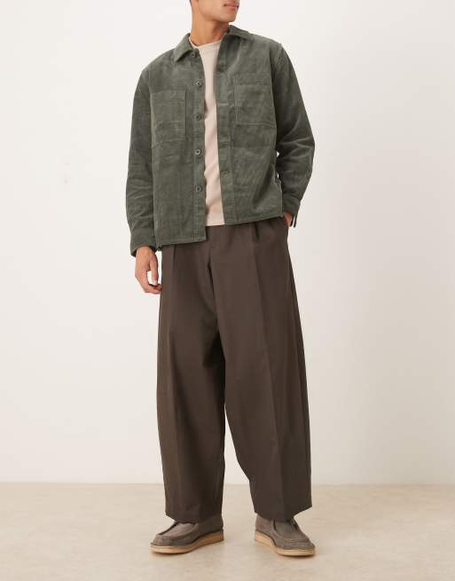 Pantalones de vestir marrones de corte tapered exagerado con pinzas delanteras de 100% algodón de ASOS DESIGN, 2 de 5