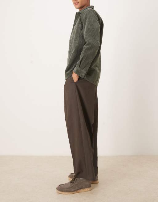 Pantalones de vestir marrones de corte tapered exagerado con pinzas delanteras de 100% algodón de ASOS DESIGN, 3 de 5
