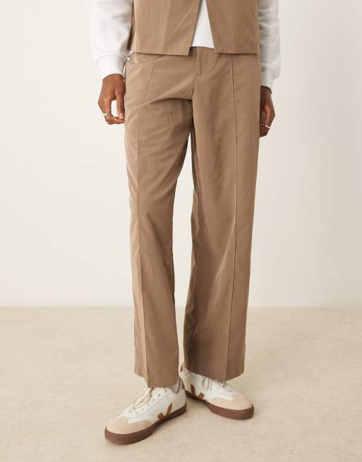 Pantalones de vestir marrones de pernera ancha con cinturilla elástica de tejido técnico de ASOS DESIGN (parte de un conjunto)