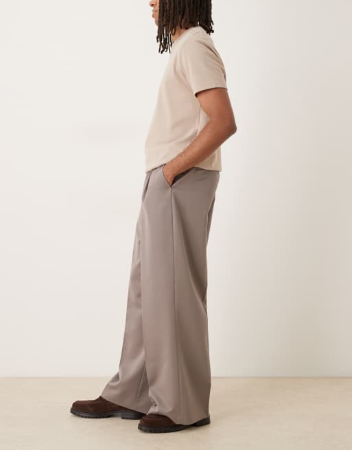 Pantalones de vestir marrones de pernera suelta con pinzas delanteras de ASOS DESIGN, 3 de 5