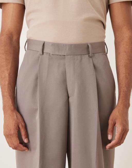 Pantalones de vestir marrones de pernera suelta con pinzas delanteras de ASOS DESIGN, 4 de 5