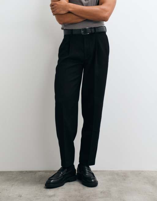 Pantalones de vestir negros de corte tapered extragrande con pinzas de tejido microtexturizado de ASOS DESIGN, 2 de 5