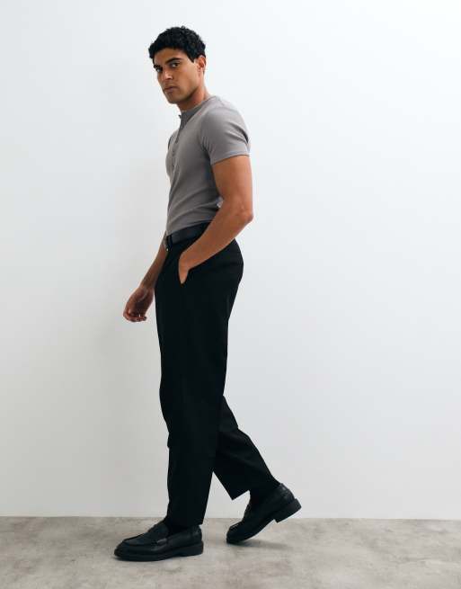 Pantalones de vestir negros de corte tapered extragrande con pinzas de tejido microtexturizado de ASOS DESIGN, 3 de 5