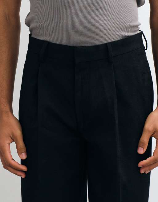 Pantalones de vestir negros de corte tapered extragrande con pinzas de tejido microtexturizado de ASOS DESIGN, 4 de 5