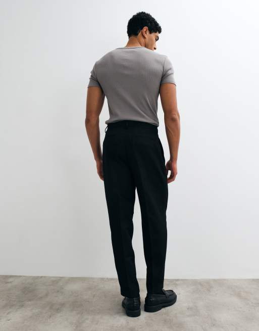 Pantalones de vestir negros de corte tapered extragrande con pinzas de tejido microtexturizado de ASOS DESIGN, 5 de 5