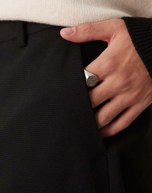 Pantalones de vestir negros de corte tapered extragrande de tejido texturizado de ASOS DESIGN, 5 de 5