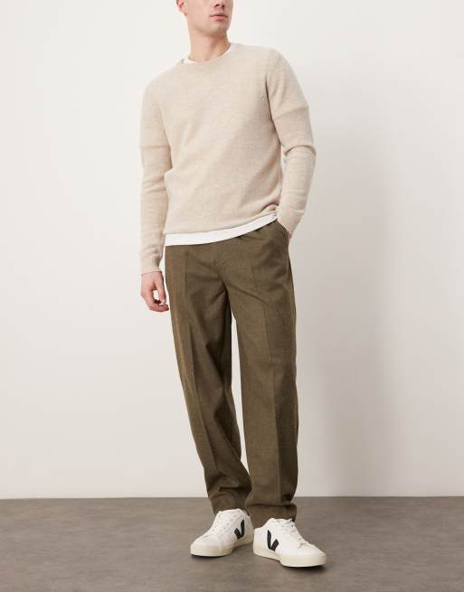 Pantalones de vestir verde oliva de corte tapered extragrande con pinzas delanteras de tejido cepillado de ASOS DESIGN 