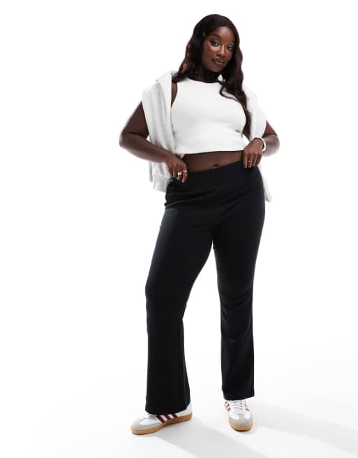 Pantalones de yoga negros de corte acampanado de Yours