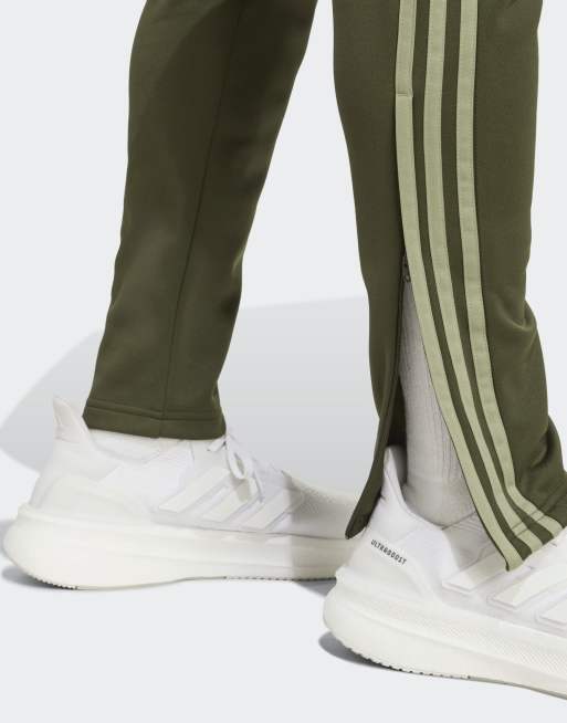 Pantalones deportivos verde campaña y verde cargo nocturno básicos Tiro 25 Essentials Winterized de adidas Performance, 4 de 4