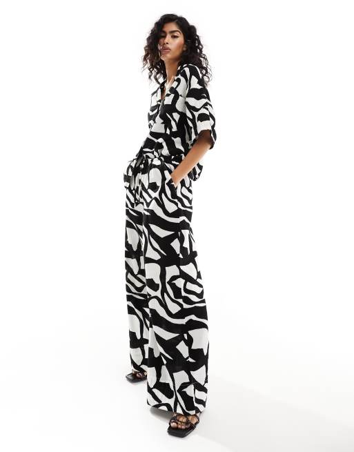 Pantalones estampados sin cierres con lazada en la cinturilla de bambula de ASOS DESIGN