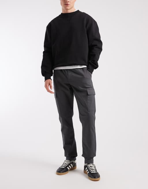 Pantalones gris carbón cargo de corte slim sin cierres de tejido antidesgarros de ASOS DESIGN, 2 de 5