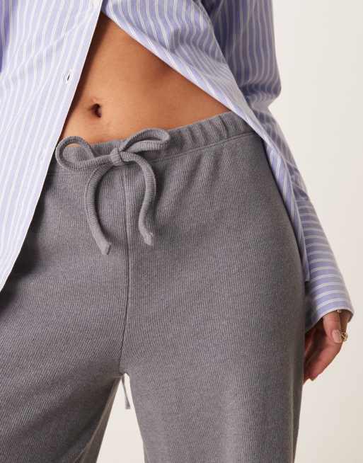 Pantalones gris carbón de pernera ancha de tejido muy suave de ASOS DESIGN (parte de un conjunto), 3 de 5