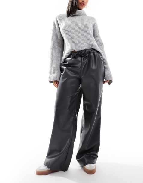 Pantalones gris carbón de pernera ancha sin cierres de cuero sintético de ASOS DESIGN Curve - view 1