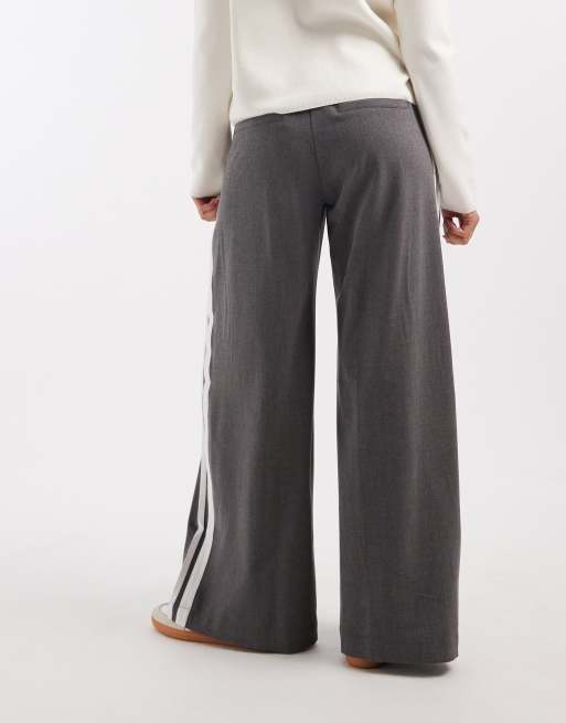 Pantalones gris carbón de rayas deportivas sin cierres Luis de Cotton On, 5 de 5