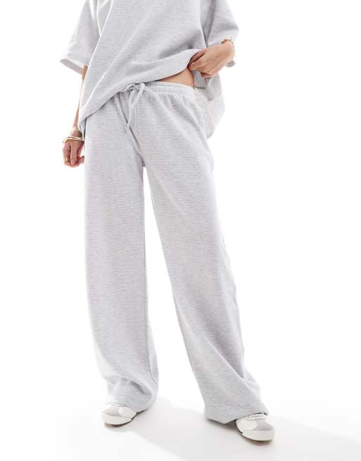 Pantalones gris hielo jaspeado de tejido gofrado de ASOS DESIGN (parte de un conjunto), 2 de 5